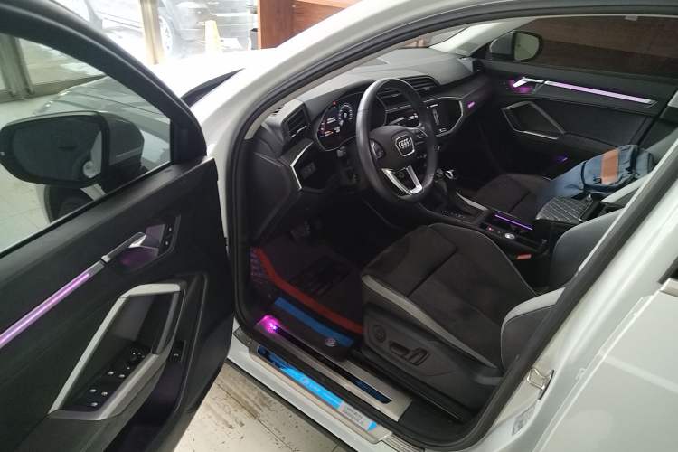 Used Audi Q3 2023 35 TFSI Progressive Dynamic Edition (1.4T) Driver Seat