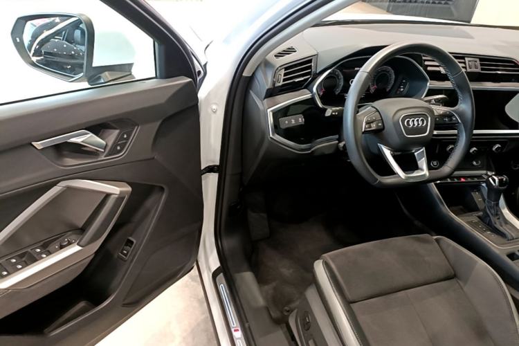 Used Audi Q3 2023 35 TFSI Fashion Dynamic Model (1.5T) Driver Seat