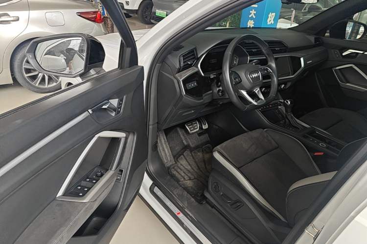 Used Audi Q3 2023 Updated 45 TFSI quattro Stylish and Dynamic Edition Driver Seat