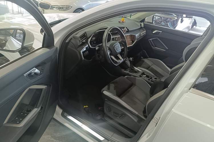 Used Audi Q3 2023 35 TFSI Fashion Dynamic Model (1.5T) Driver Seat