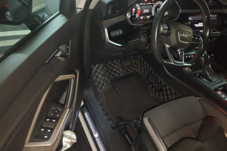 Used Audi Q3 2023 35 TFSI Fashion Dynamic Model (1.4T) Driver Seat