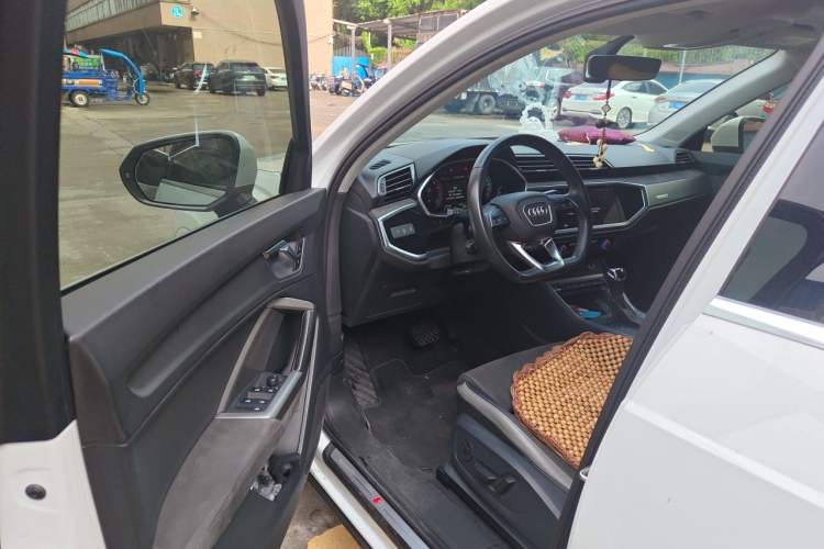 Used Audi Q3 2023 35 TFSI Fashion Dynamic Model (1.4T) Driver Seat