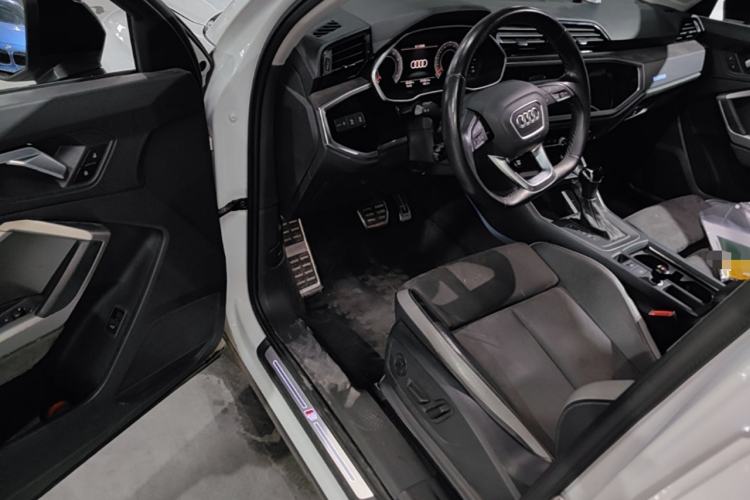 Used Audi Q3 2023 35 TFSI Fashion Dynamic Model (1.4T) Driver Seat