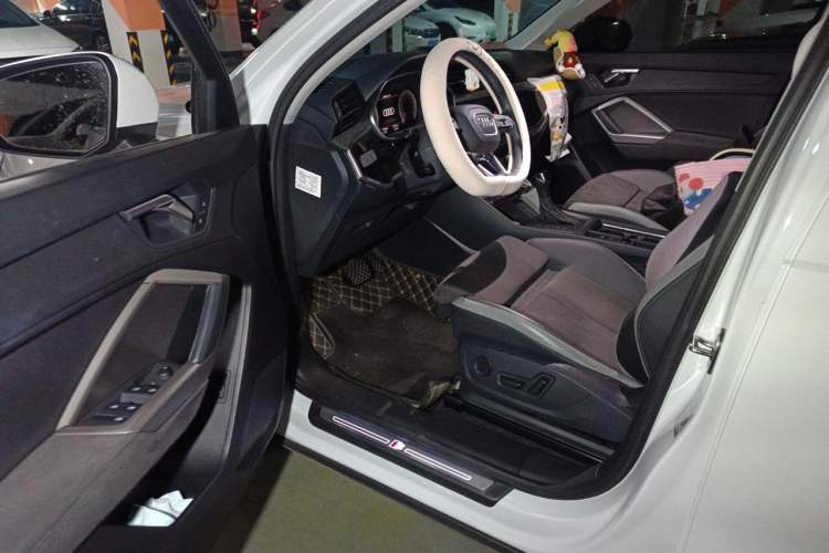 Used Audi Q3 2023 35 TFSI Fashion Dynamic Model (1.4T) Driver Seat