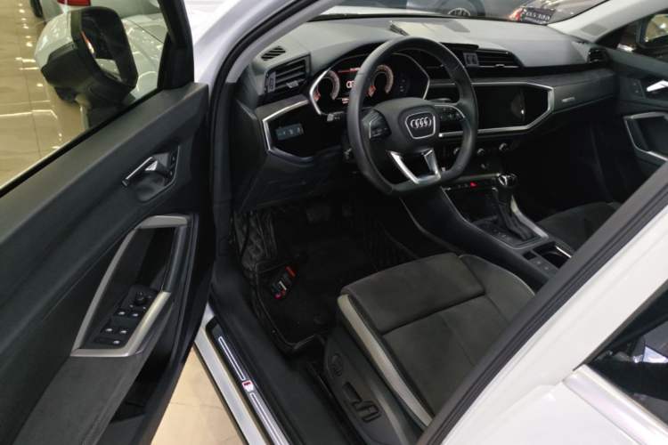 Used Audi Q3 2023 35 TFSI Fashion Dynamic Model (1.4T) Driver Seat