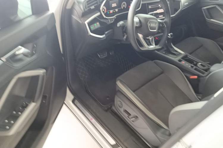 Used Audi Q3 2023 35 TFSI Fashion Dynamic Model (1.4T) Driver Seat