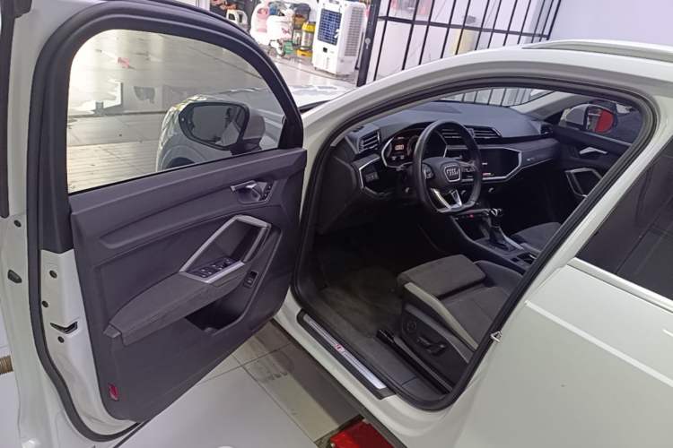 Used Audi Q3 2023 35 TFSI Fashion Dynamic Model (1.5T) Driver Seat
