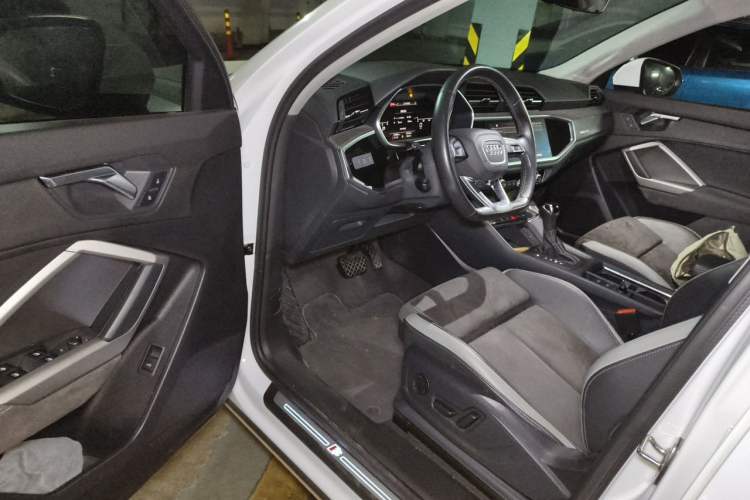 Used Audi Q3 2023 35 TFSI Fashion Dynamic Model (1.4T) Driver Seat