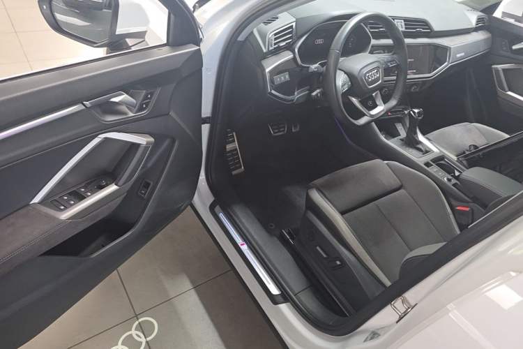 Used Audi Q3 2023 Updated 40 TFSI Fashionable and Dynamic Version Driver Seat
