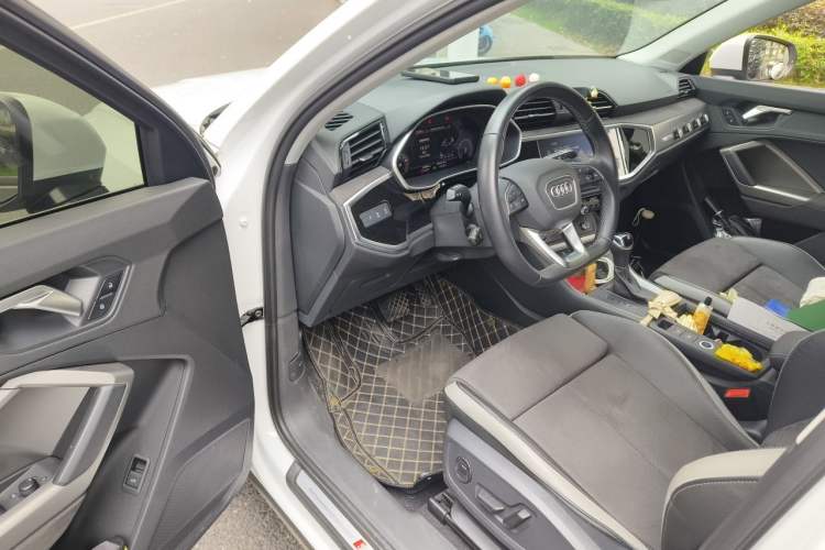 Used Audi Q3 2023 35 TFSI Fashion Dynamic Model (1.4T) Driver Seat