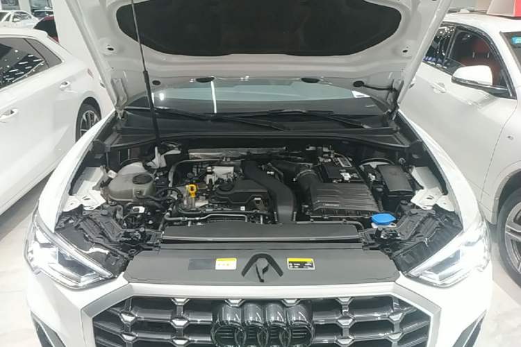 Used Audi Q3 2023 35 TFSI Fashion Dynamic Model (1.5T) Engine Bay