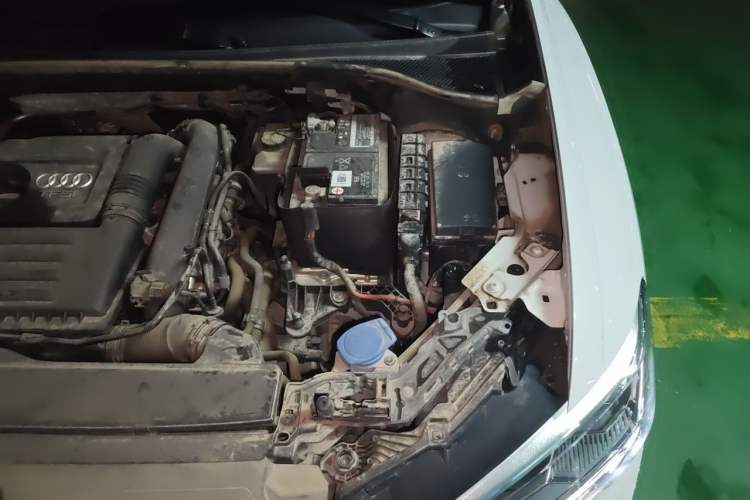 Used Audi Q3 2023 35 TFSI Progressive Dynamic Edition (1.4T) Engine Bay Left