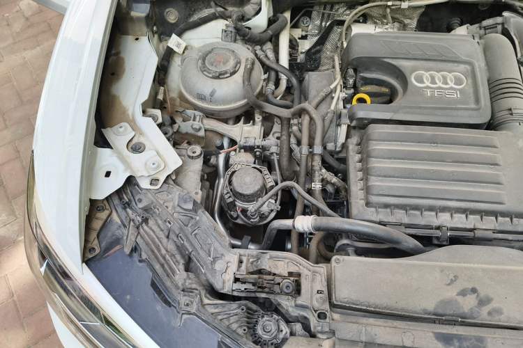 Used Audi Q3 2023 35 TFSI Fashion Dynamic Model (1.4T) Engine Bay Right