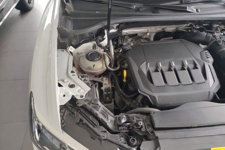 Used Audi Q3 2023 40 TFSI Fashion Dynamic Model Engine Bay Right