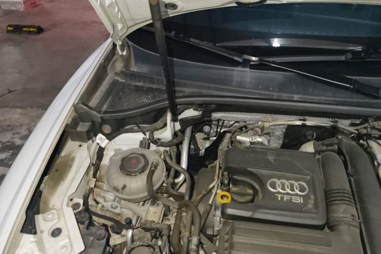 Used Audi Q3 2023 35 TFSI Progressive Dynamic Edition (1.4T) Engine Bay Right