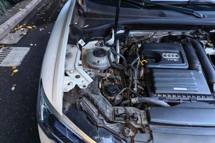 Used Audi Q3 2023 35 TFSI Progressive Dynamic Edition (1.4T) Engine Bay Right