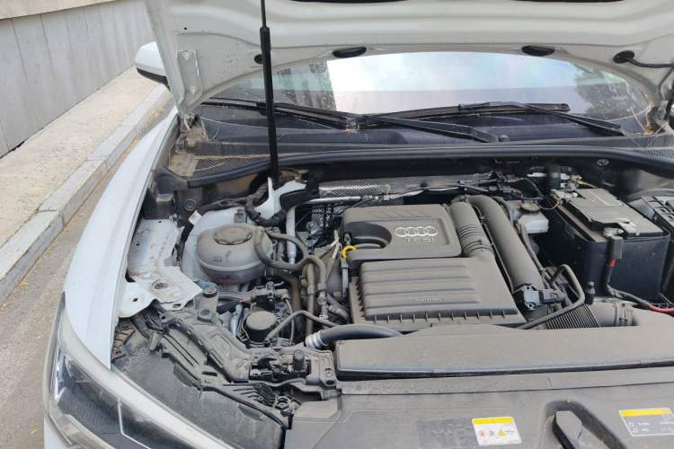 Used Audi Q3 2023 35 TFSI Fashion Elegant Version (1.4T) Engine Bay Right