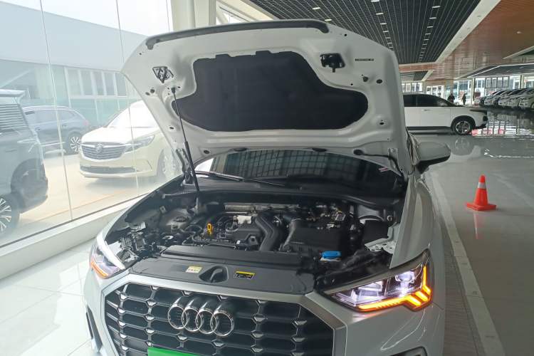 Used Audi Q3 2023 35 TFSI Fashion Dynamic Model (1.5T) Engine Bay