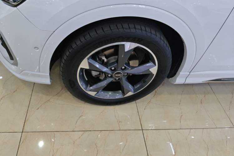 Used Audi Q3 2023 35 TFSI Fashion Dynamic Model (1.4T) Exterior 4