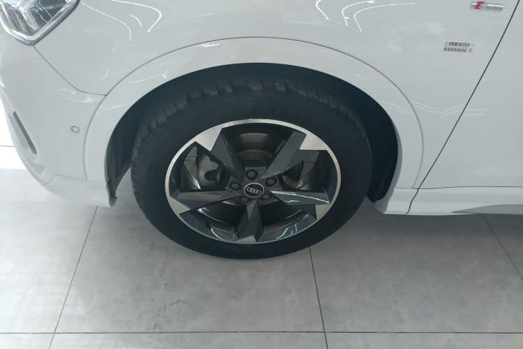 Used Audi Q3 2023 35 TFSI Fashion Dynamic Model (1.5T) Exterior 4