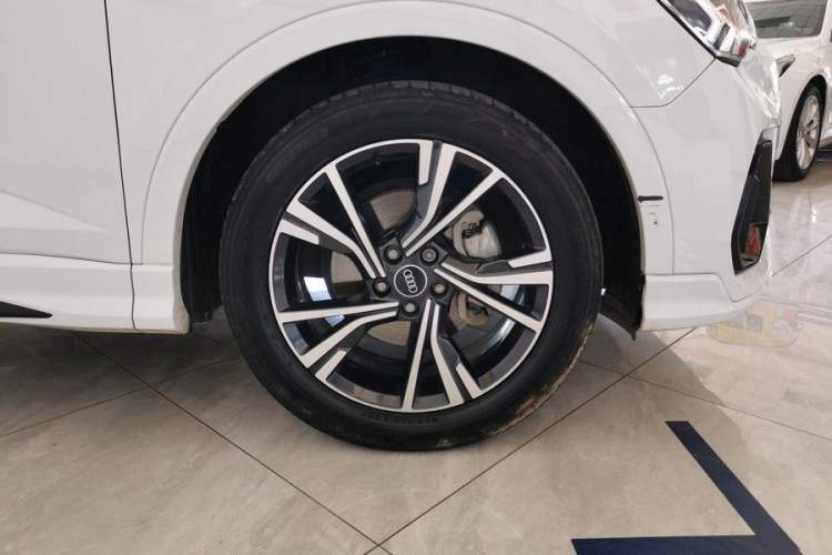 Used Audi Q3 2023 Updated 40 TFSI Fashionable and Dynamic Version Exterior 4