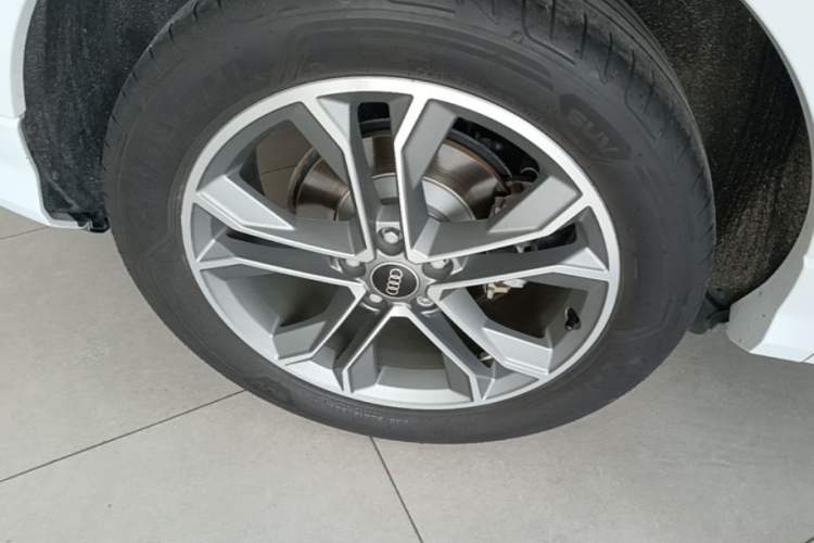 Used Audi Q3 2023 35 TFSI Fashion Dynamic Model (1.4T) Exterior 5