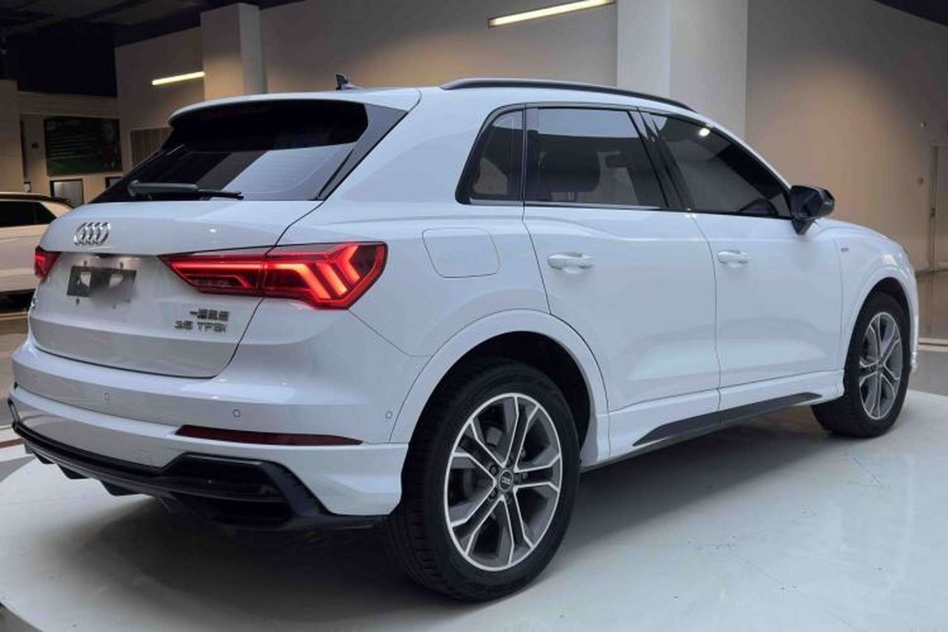 Used Audi Q3 2023 35 TFSI Fashion Dynamic Model (1.4T) Exterior 6