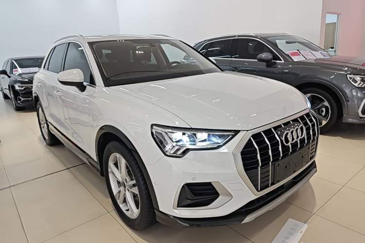 Used Audi Q3 2023 35 TFSI Fashion Elegant Version (1.4T) Front Right 45 Deg
