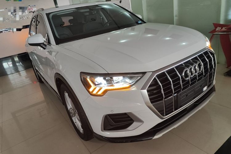 Used Audi Q3 2023 35 TFSI Fashion Elegant Version (1.5T) Front Right 45 Deg