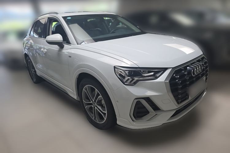 Used Audi Q3 2023 Updated 40 TFSI Fashionable and Dynamic Version Front Right 45 Deg