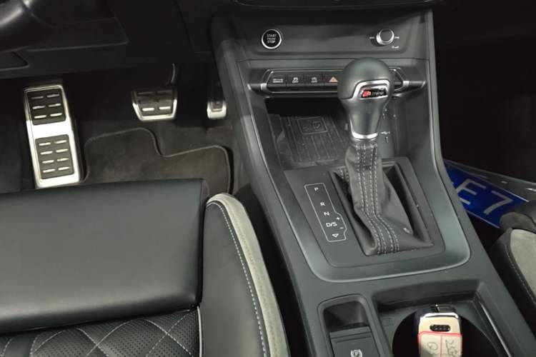 Used Audi Q3 2023 Updated 45 TFSI quattro Stylish and Dynamic Edition Gear Lever