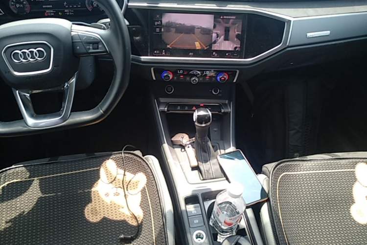 Used Audi Q3 2023 35 TFSI Fashion Dynamic Model (1.4T) Gear Lever