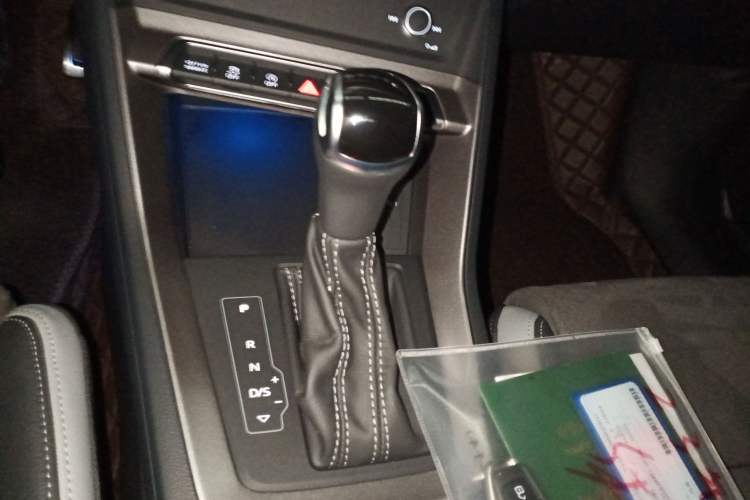 Used Audi Q3 2023 Updated 40 TFSI Fashionable and Dynamic Version Gear Lever