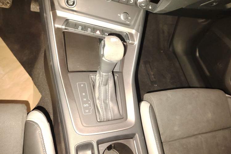 Used Audi Q3 2023 35 TFSI Fashion Dynamic Model (1.4T) Gear Lever