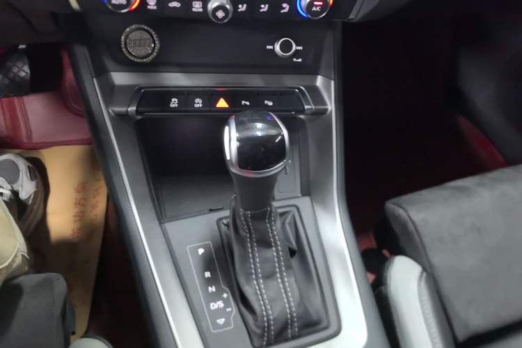 Used Audi Q3 2023 35 TFSI Fashion Dynamic Model (1.5T) Gear Lever