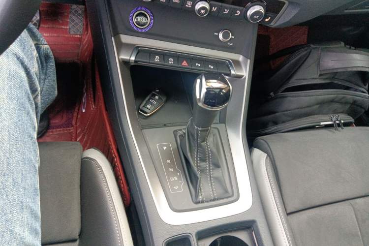 Used Audi Q3 2023 35 TFSI Fashion Dynamic Model (1.4T) Gear Lever