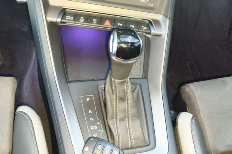 Used Audi Q3 2023 45 TFSI quattro Fashion Dynamic Edition Gear Lever