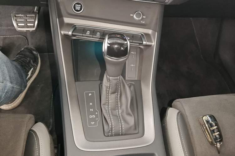 Used Audi Q3 2023 35 TFSI Fashion Dynamic Model (1.5T) Gear Lever