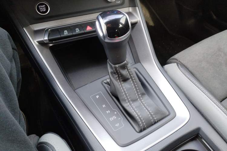 Used Audi Q3 2023 35 TFSI Fashion Dynamic Model (1.4T) Gear Lever