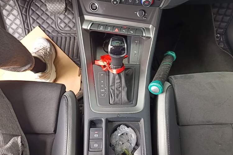 Used Audi Q3 2023 35 TFSI Fashion Dynamic Model (1.4T) Gear Lever