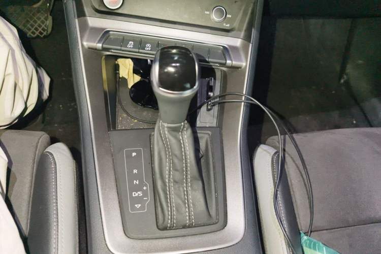 Used Audi Q3 2023 35 TFSI Progressive Dynamic Edition (1.4T) Gear Lever