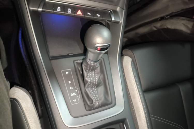 Used Audi Q3 2023 35 TFSI Fashion Dynamic Model (1.5T) Gear Lever