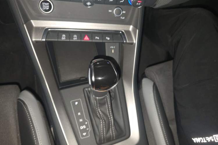 Used Audi Q3 2023 35 TFSI Fashion Dynamic Model (1.5T) Gear Lever