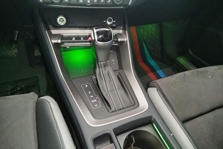 Used Audi Q3 2023 35 TFSI Progressive Dynamic Edition (1.4T) Gear Lever