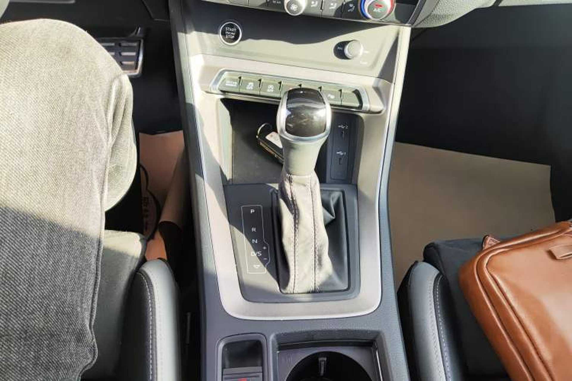 Used Audi Q3 2023 Updated 40 TFSI Fashionable and Dynamic Version Gear Lever