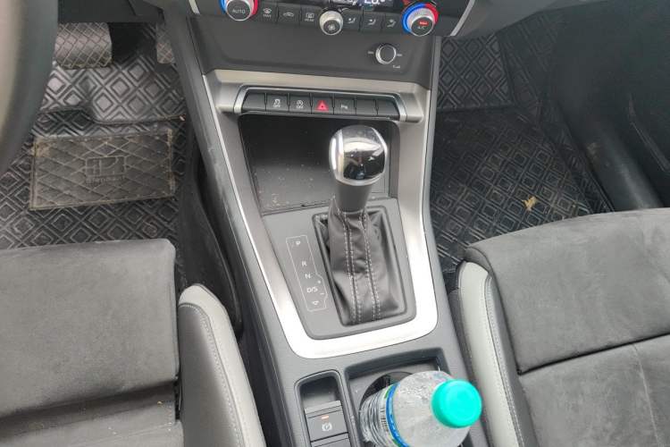 Used Audi Q3 2023 35 TFSI Advanced Dynamic Edition (1.5T) Gear Lever
