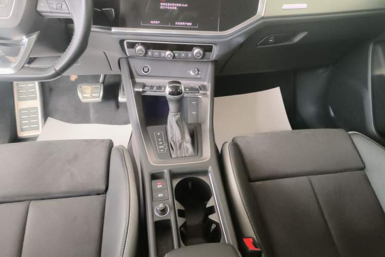 Used Audi Q3 2023 40 TFSI Fashion Dynamic Model Gear Lever