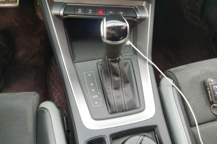 Used Audi Q3 2023 35 TFSI Fashion Dynamic Model (1.4T) Gear Lever