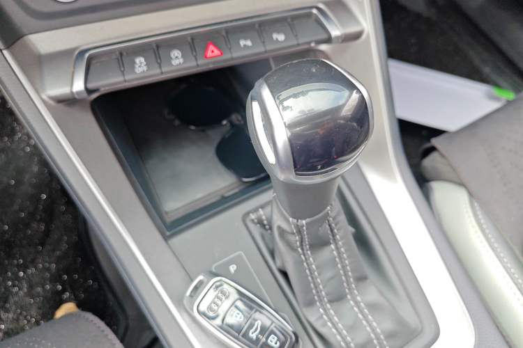 Used Audi Q3 2023 35 TFSI Fashion Dynamic Model (1.4T) Gear Lever