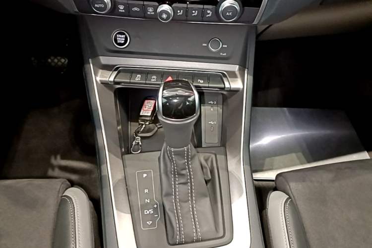 Used Audi Q3 2023 35 TFSI Fashion Dynamic Model (1.5T) Gear Lever